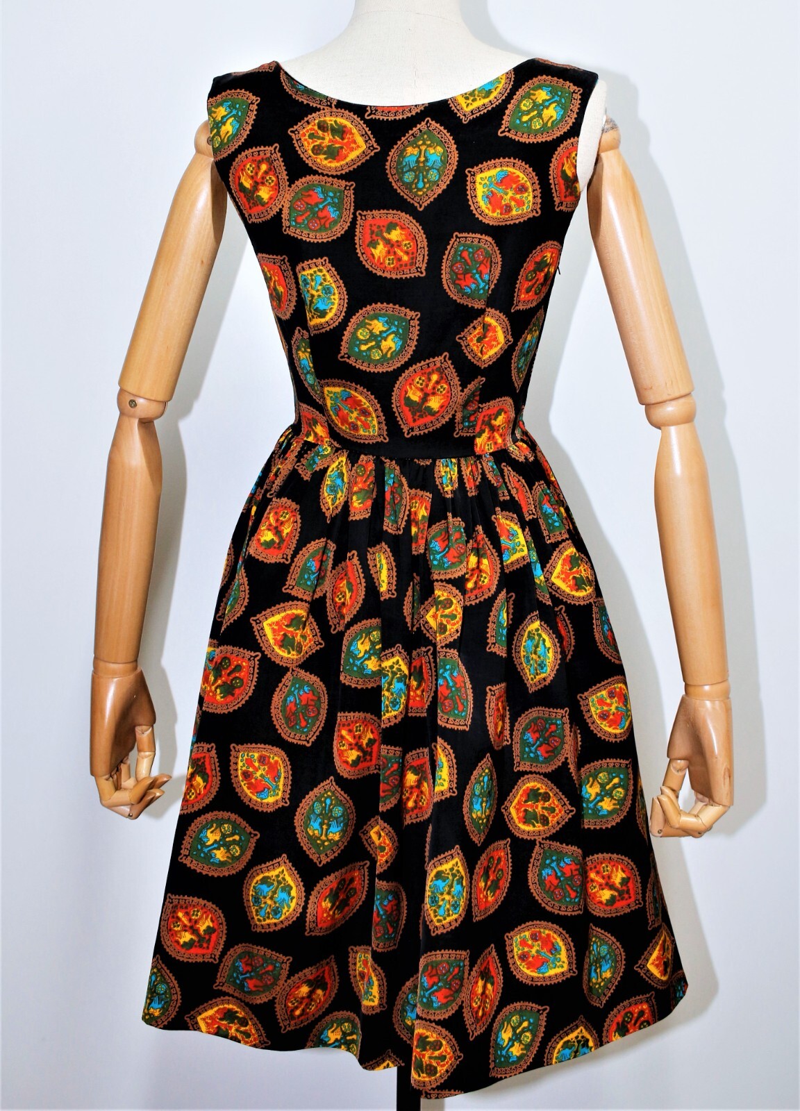 French Vintage 50s sleeveless multicolor print rayon dress siz 4 made in France