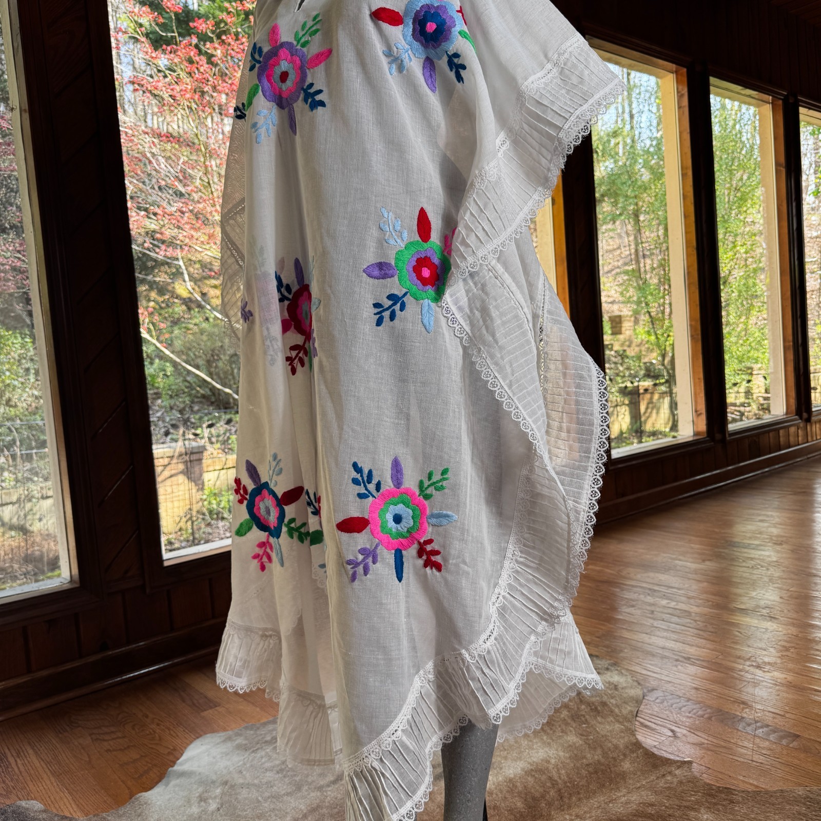 Vintage 1970s Kaftan Hand Embroidered Floral Motifs Folk Art Festival Poncho OS