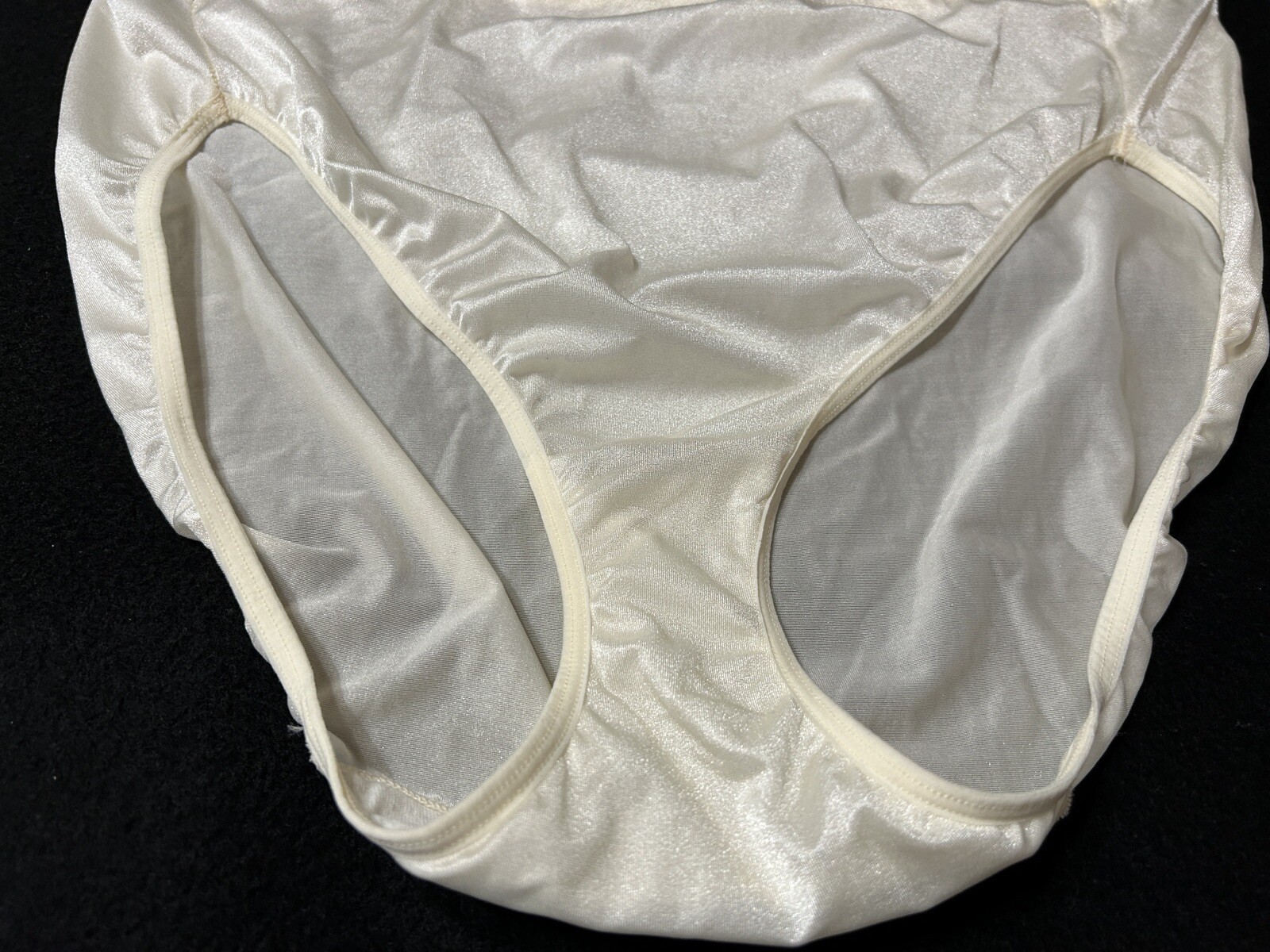 Vtg VANITY FAIR 13194 Comfort Essentials Satin Hi-Cut 9 Ivory Brief Panties #25