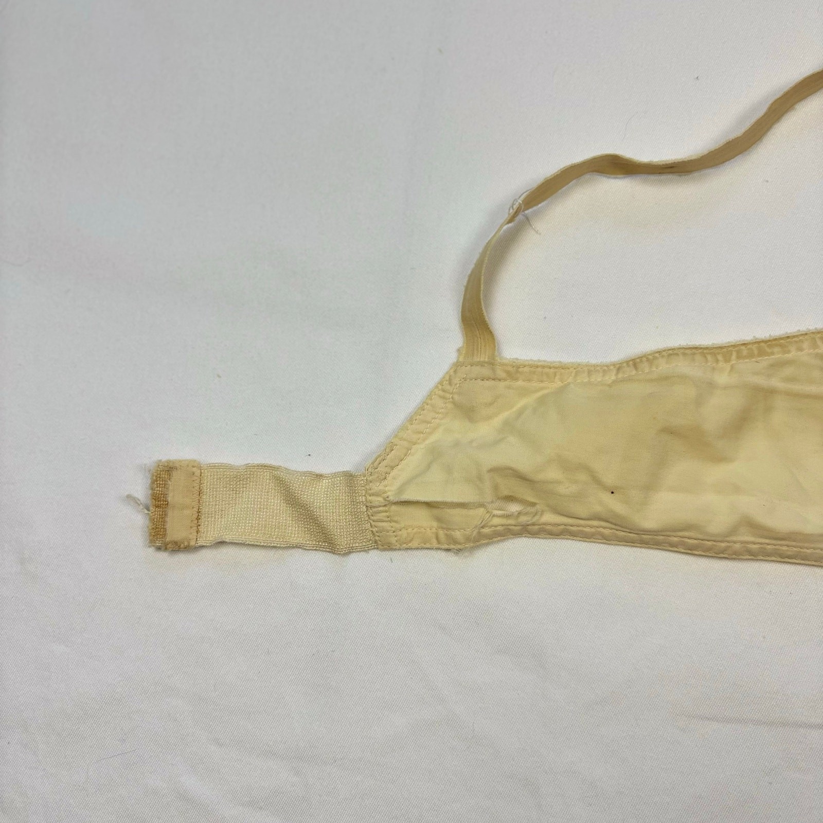 Vintage 1940s Cotton Bullet Bra Wireless Pointed Cup Cream WW2 Brassiere As Is
