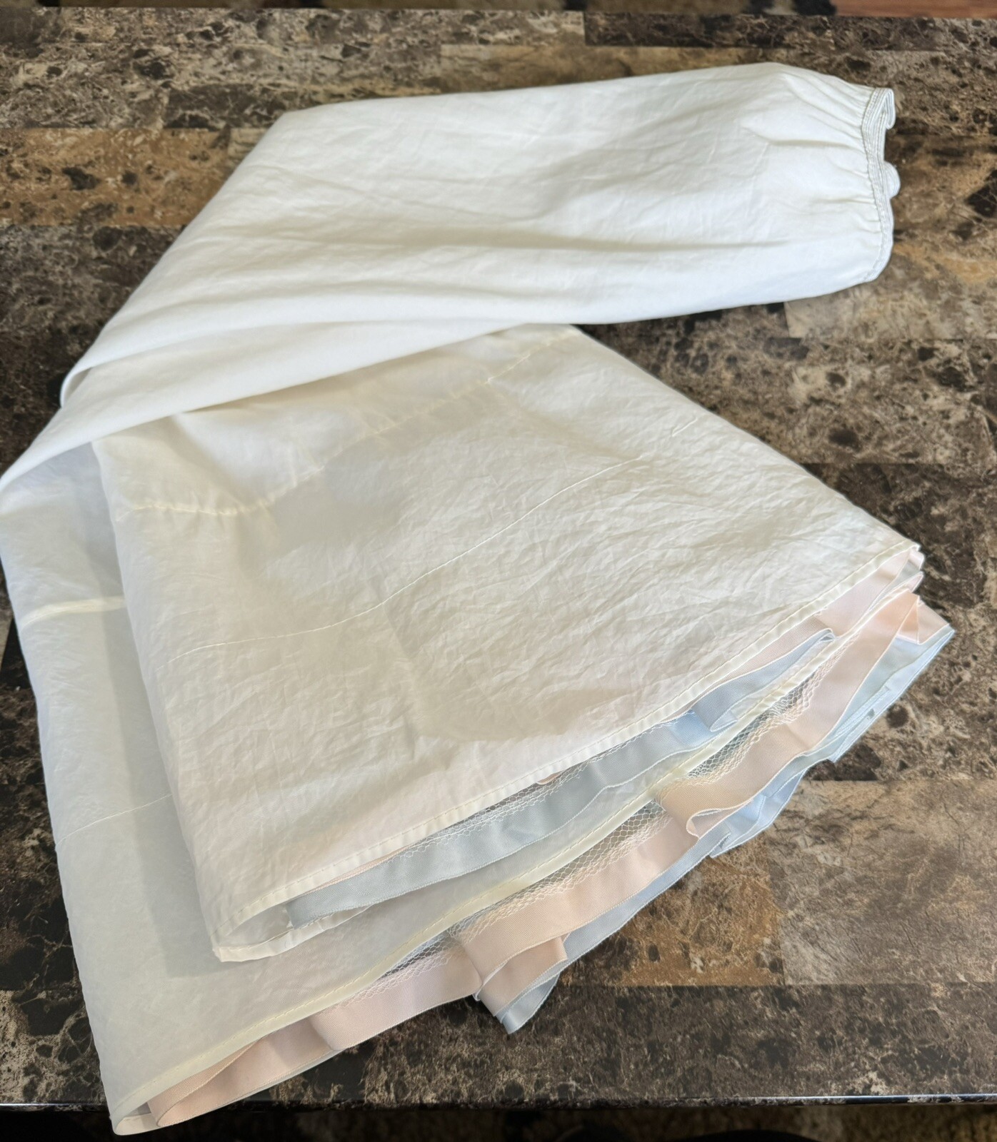 VINTAGE RUFFLED PETTI COAT / HALF SLIP! WAIST 14-16 ACROSS LEGNTH 29.