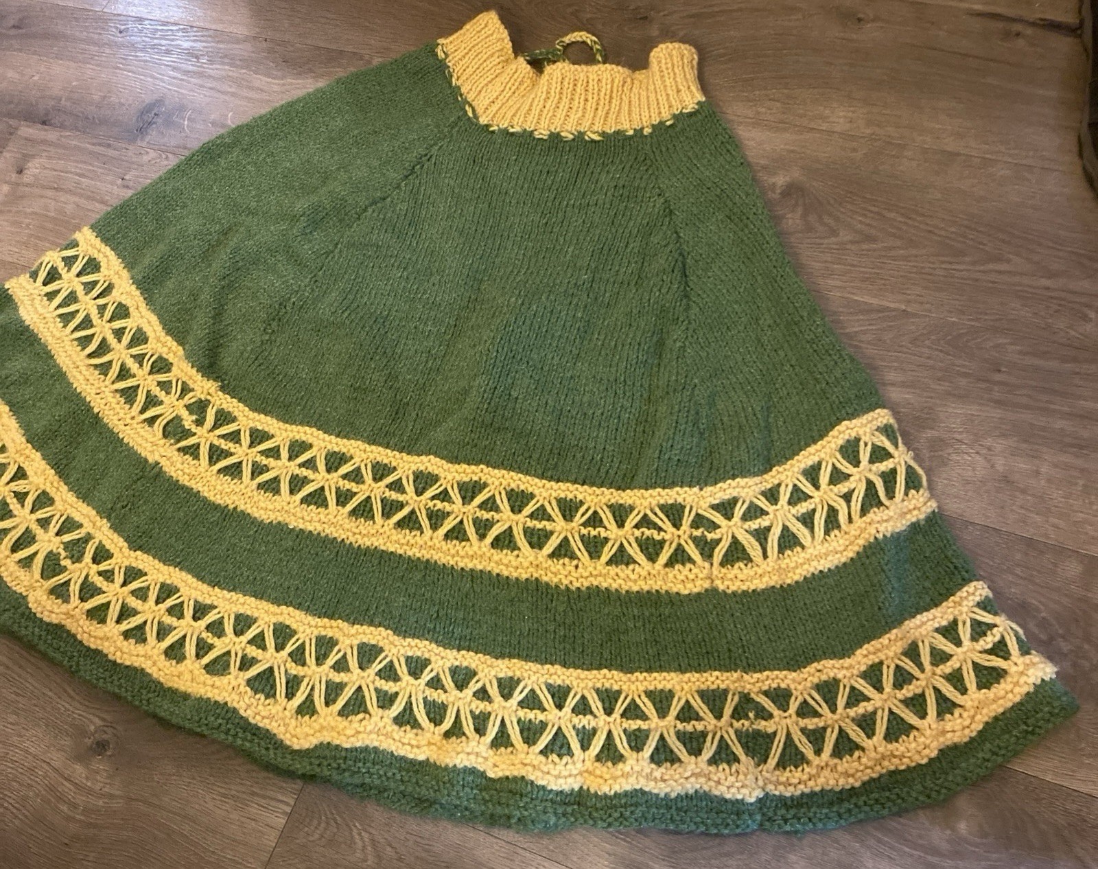 Wool Handmade Cape Poncho W/Drawstring Green Yellow 9” Opening 25.5”long Vintage