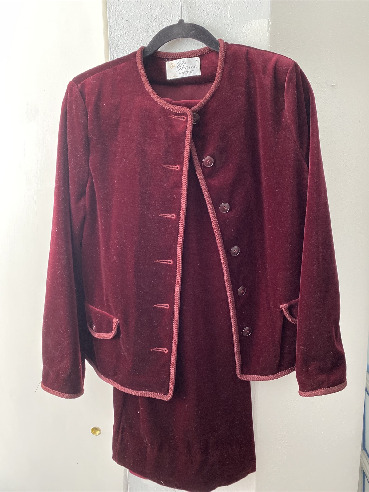 Women Vintage “Choice” by Butte Burgundy Skirt 10; 35 Inches Long, Blazer 14