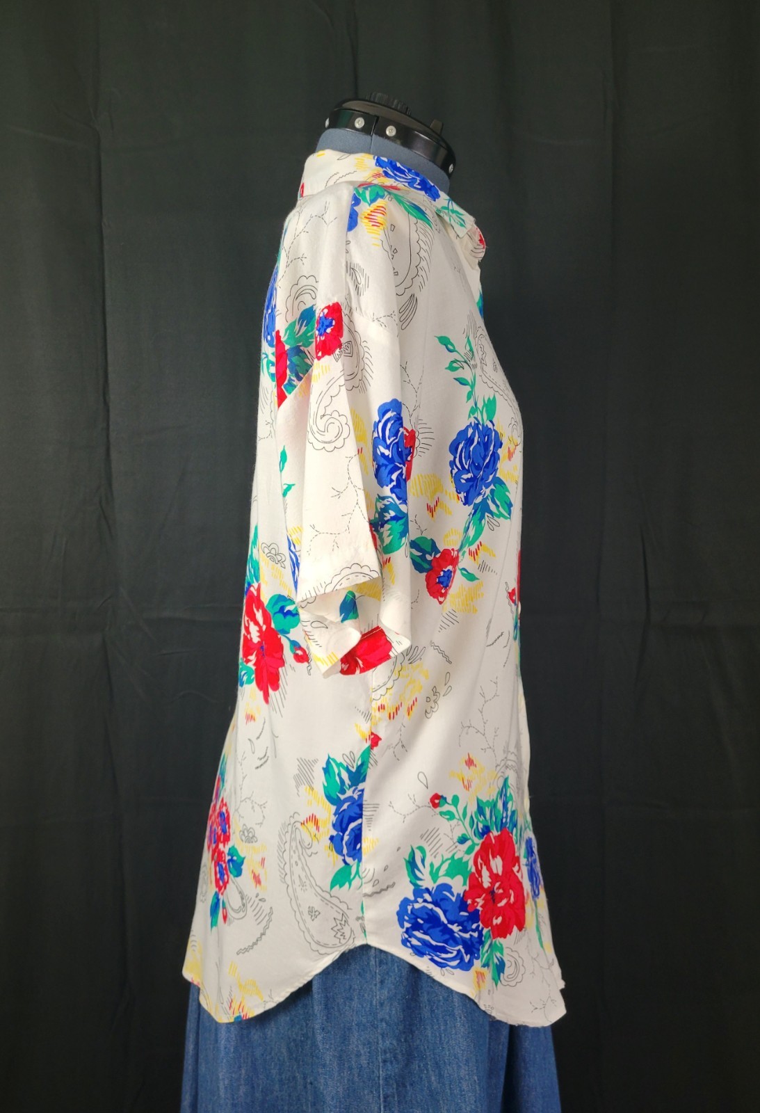 Vtg JP Cllctns White S/S Button Down w Red/Blue/Yellow/Green Florals Size S/M?