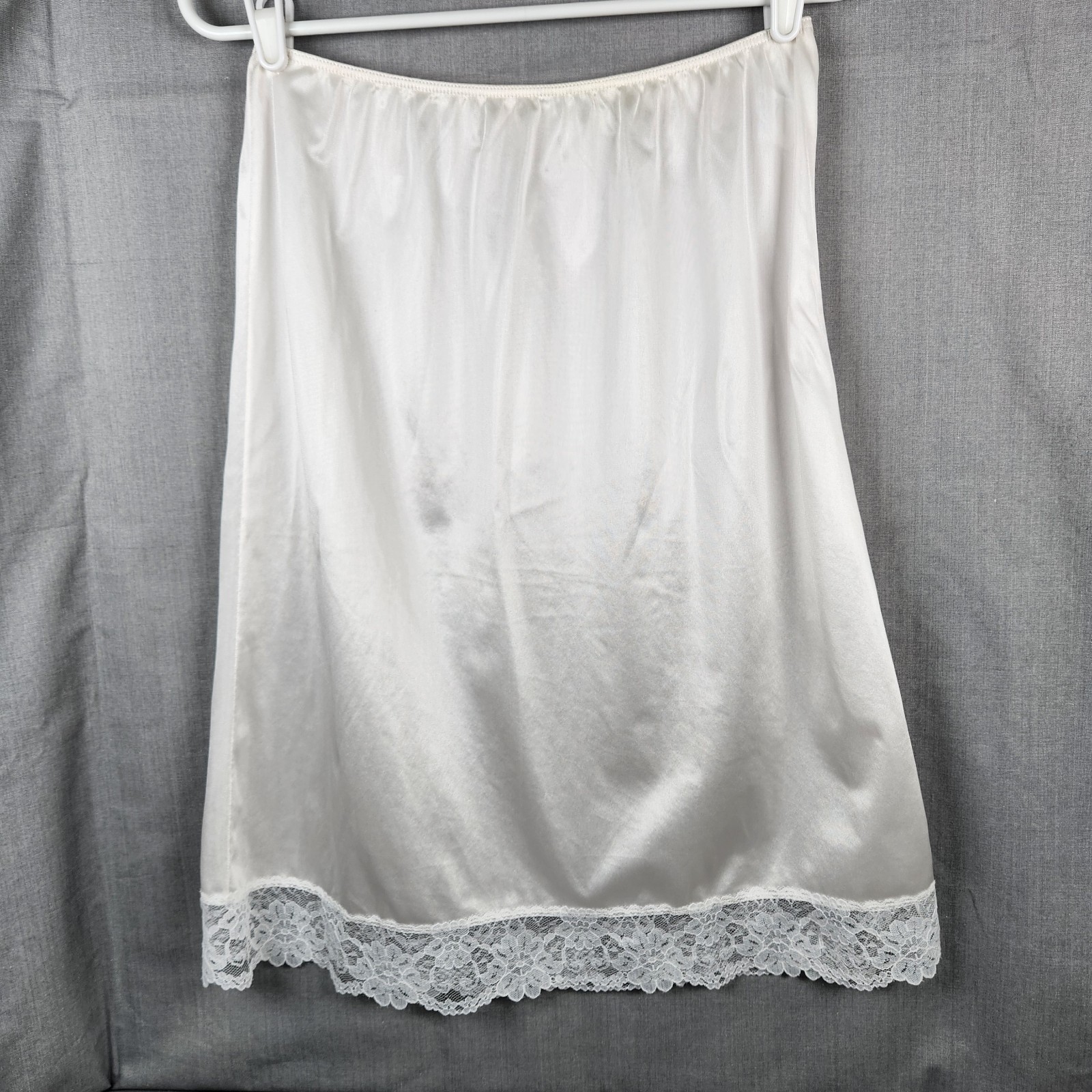 JCPenney Gaymode Womens Medium Half Slip 24&Prime; Long White Nylon Lace Hem VTG USA