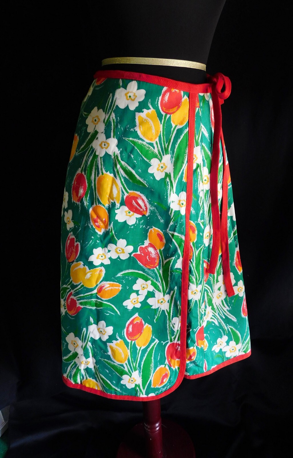 Vintage 60&rsquo;s reversible wrap skirt, tulips and daffodils/red, cotton