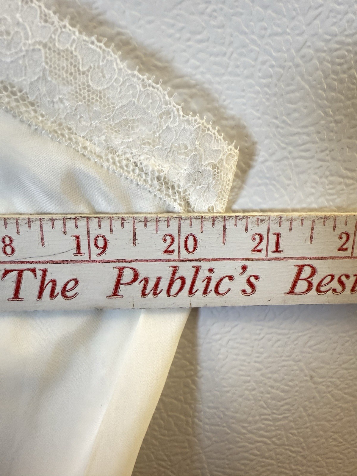Vintage « Enthrall » Barbizon White Full Slip Crepe Remarque Sz 20.5” Little Lady