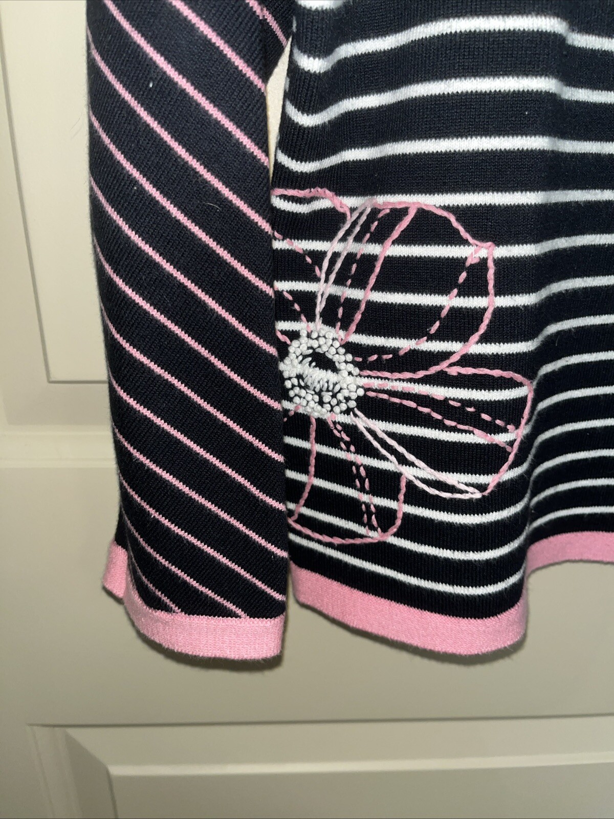Vintage HAROLDS sweaterNavy With White And Pink Embroidered Flowers. Size Large