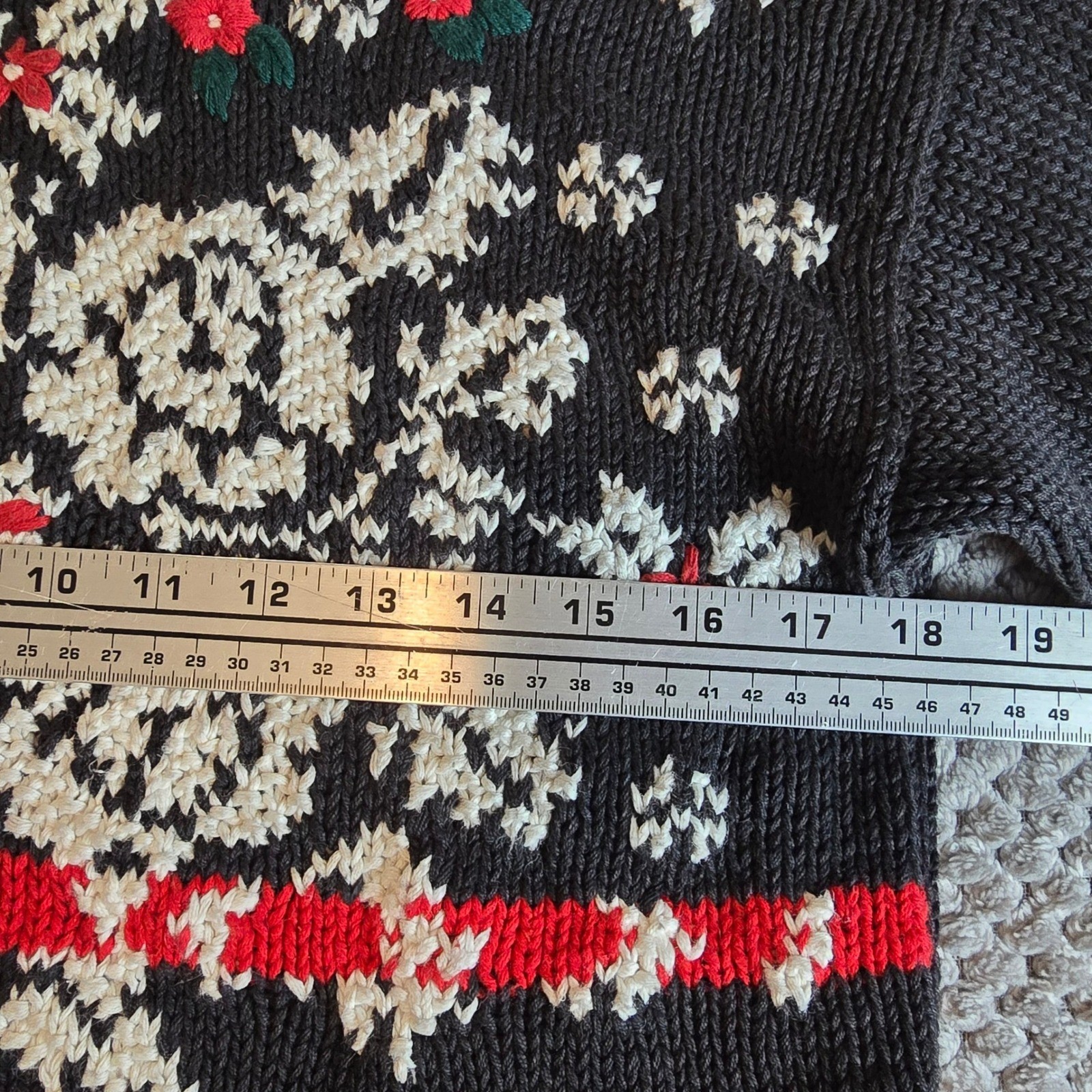 Vintage Reference Point Cropped Knit Sweater Size M Nordic Floral Black Chunky