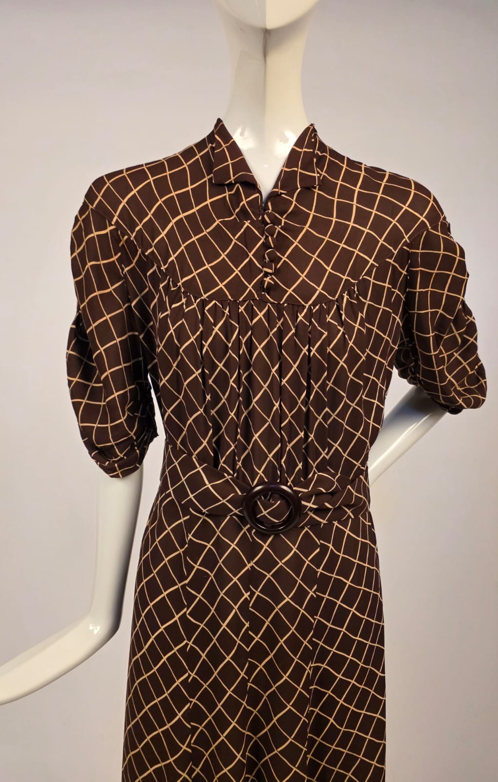 ANTIQUE 1930’S BROWN GRID PRINT RAYON CREPE DRESS W RUCHED SLEEVES