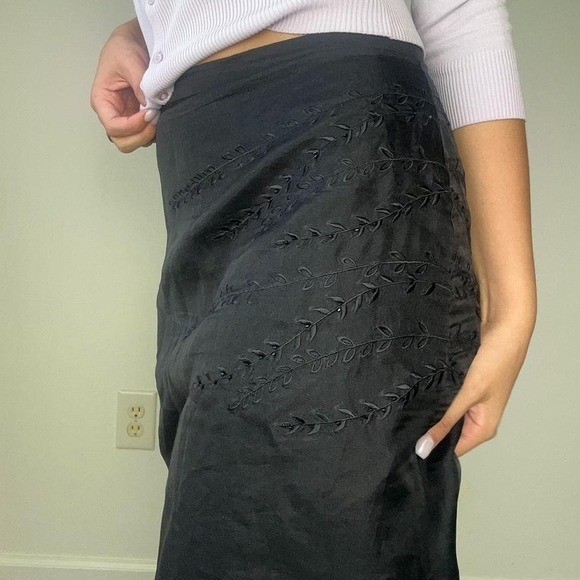 vintage chic mid rise 100% silk midi skirt