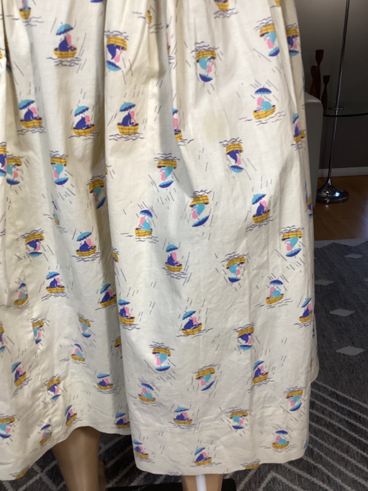 Vintage 1950&rsquo;s Cotton Pleated Novelty Print Skirt Boats Umbrellas 28&Prime; Waist