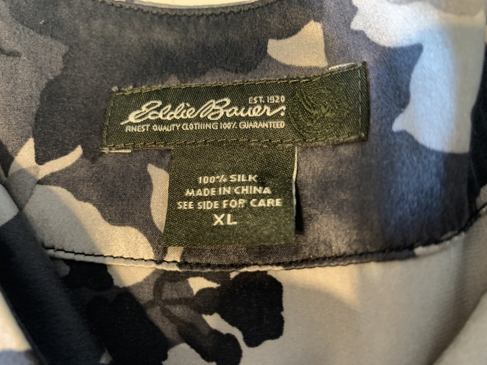 EDDIE BAUER Blouse Top Gray Black 100% Silk Floral Pattern Short Sleeve Size XL