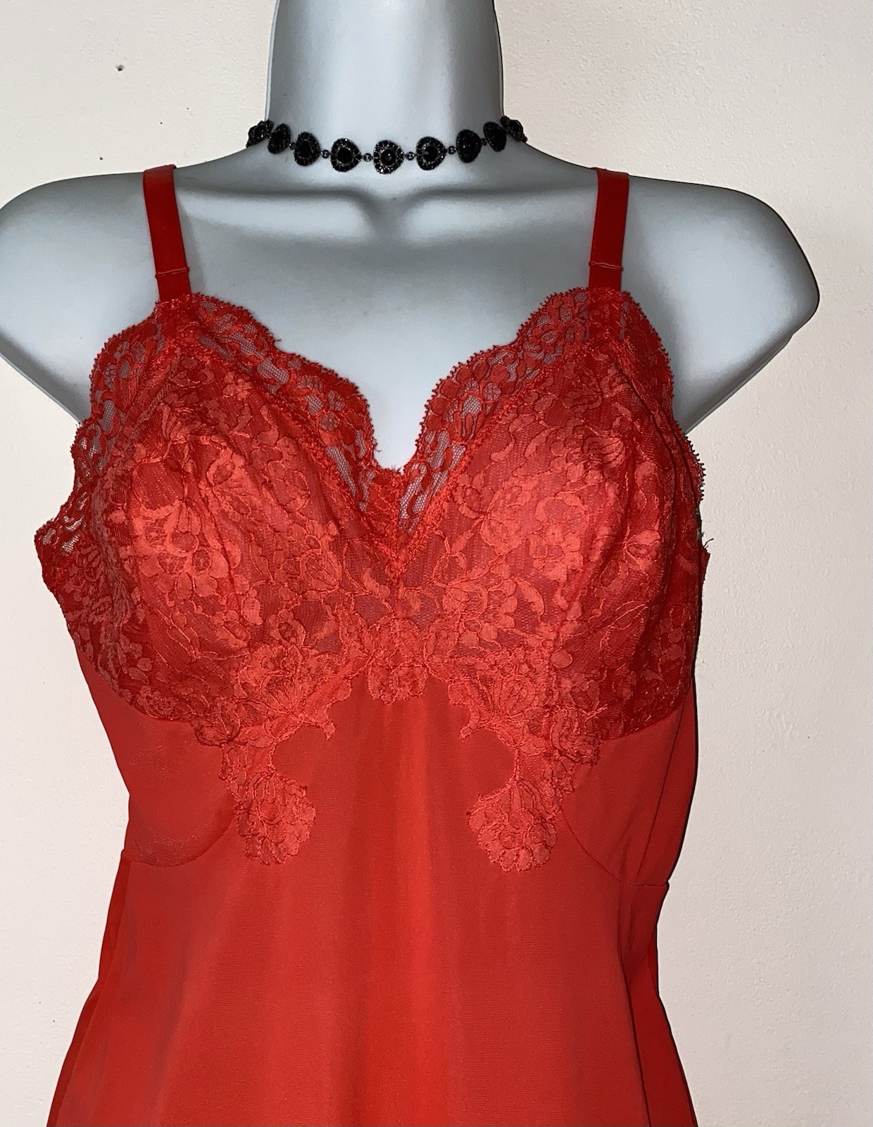 Vtg Gossard Artemis Full Slip Size 32 Soft Red Nylon Beautiful Lace Small XSmall