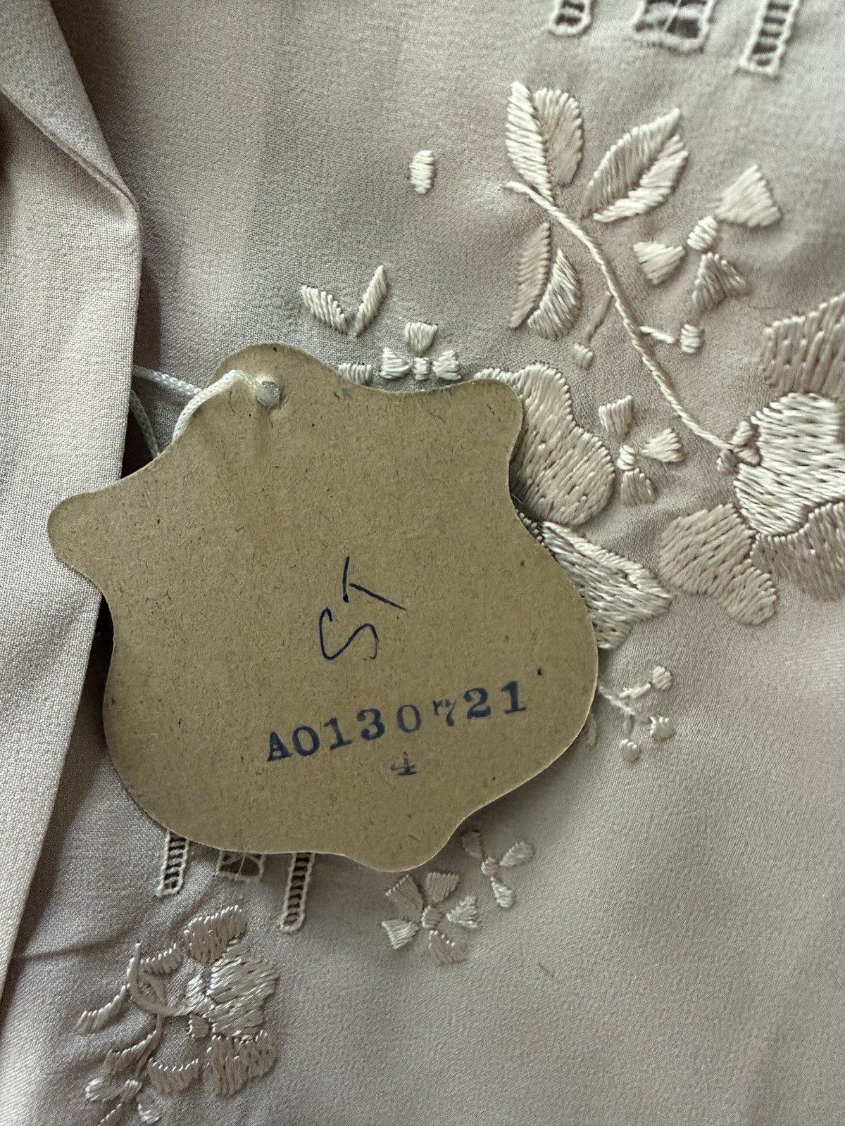 Vintage Daffodil China Hand Embroidered Blouse Short Sleeve Pale Taupe Fits XS/S