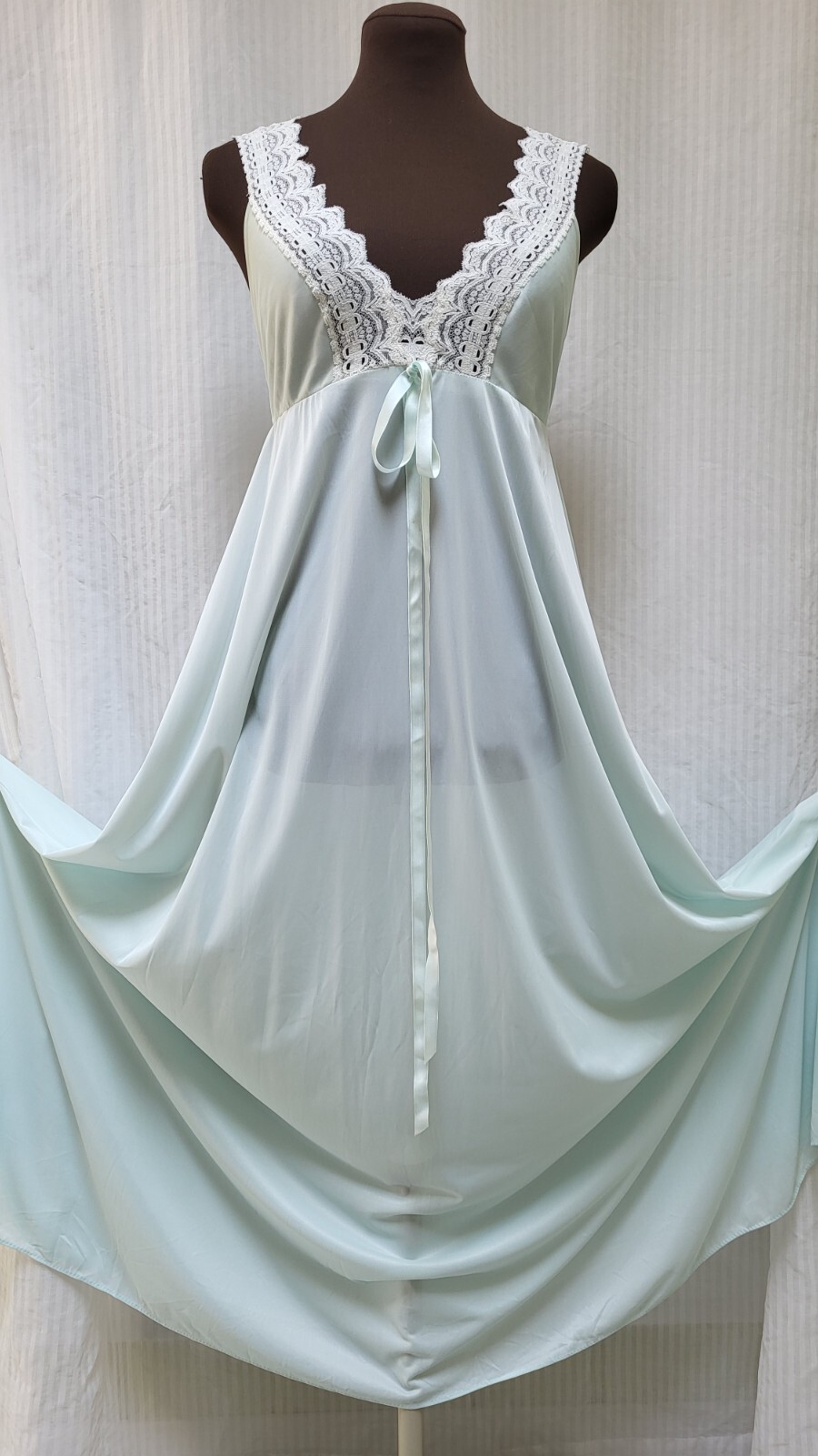 Vintage OLGA Pale Aqua SECRET HUG Nylon Nightgown – Size 34 (Small) EUC