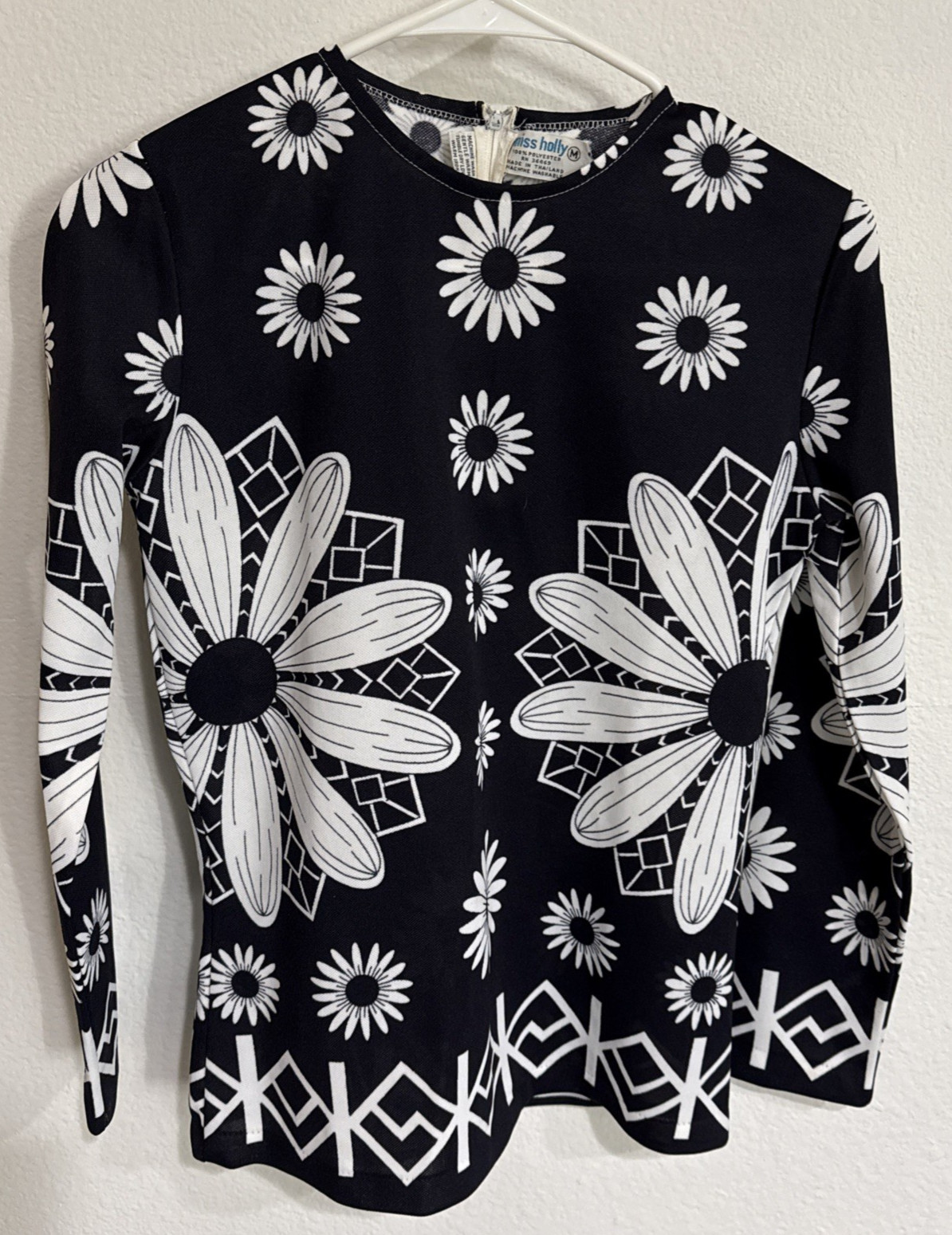 Vintage 60s Miss Holly Sz M Flower Power Daisy Print Top Clean Black/White