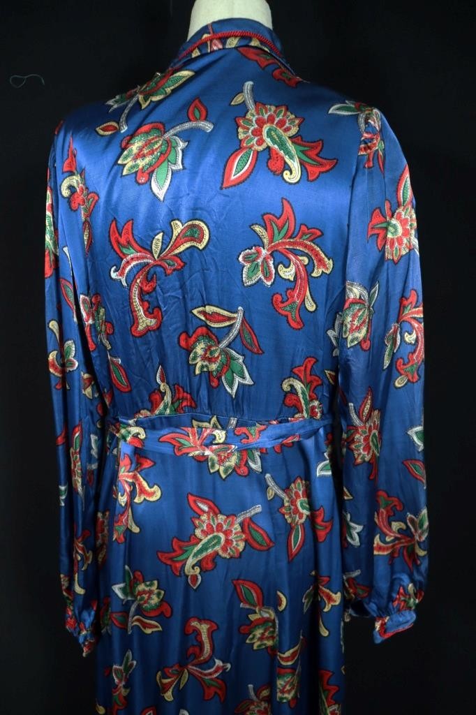 VINTAGE FRENCH 1940&rsquo;S WWII ERA BLUE PAISLEY STYLE SATIN HOUSE ROBE SIZE MEDIUM