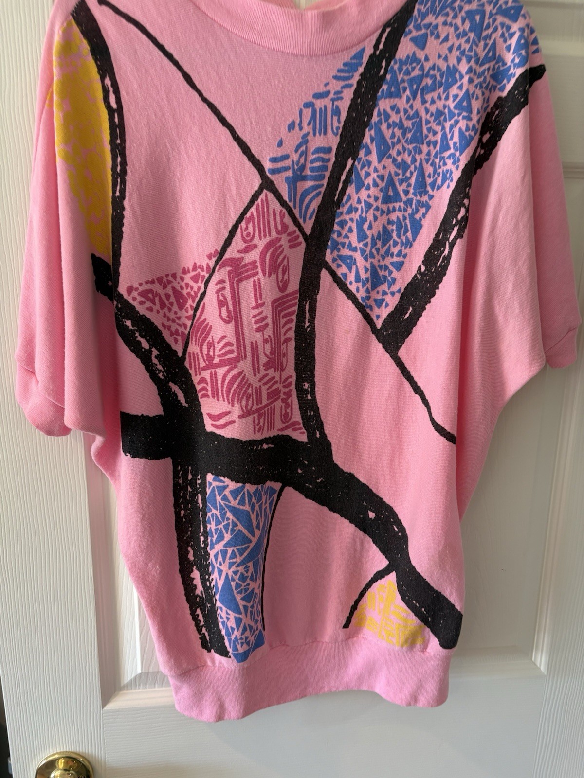 1980&rsquo;s Vintage Women&rsquo;s Shirt Medium/Large Pink Dolman Sleeves Geometric Design