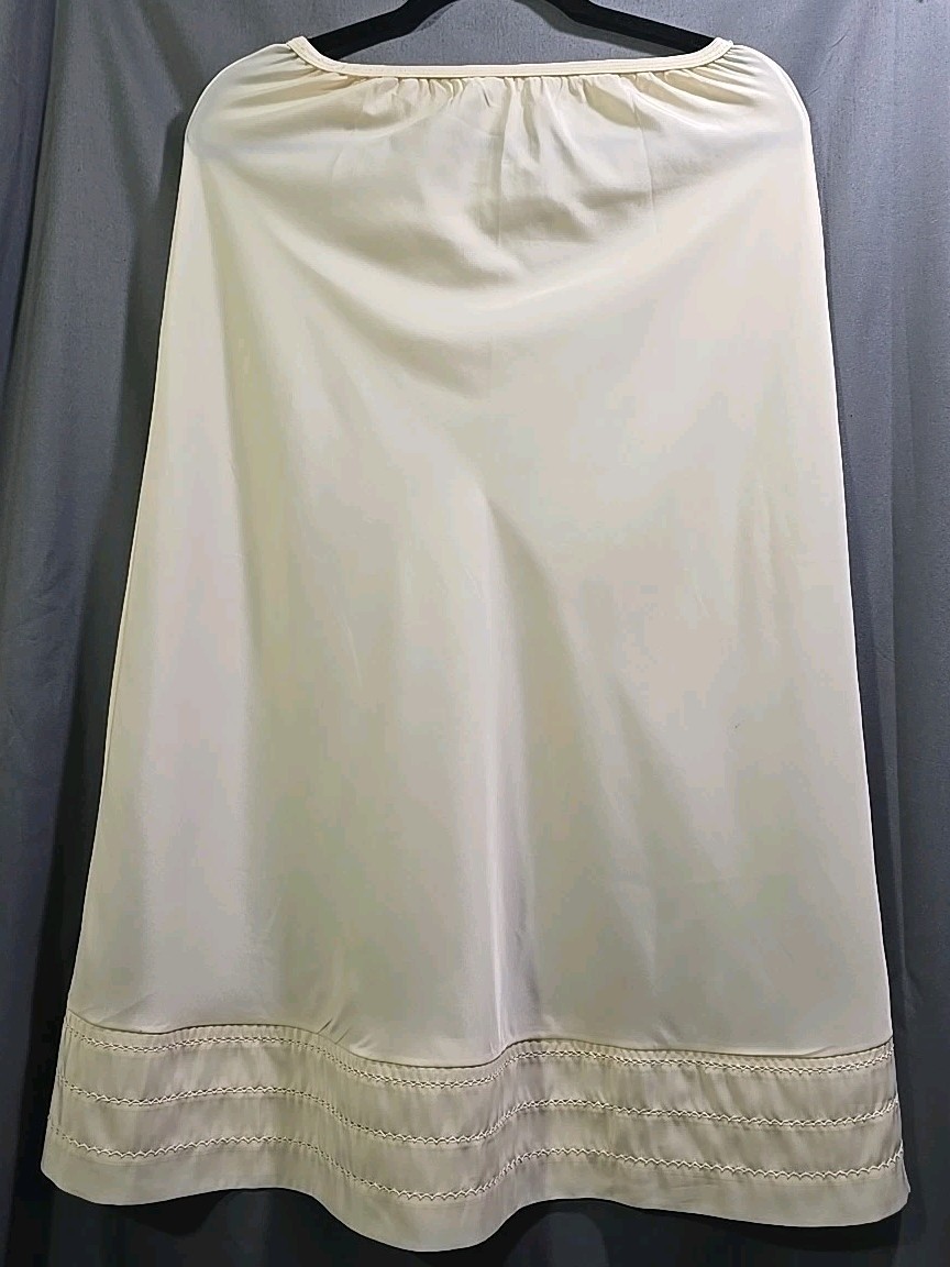 Slippery Smooth Vintage Half Slip Lady Lynne Waist 26&Prime;-32&Prime; Length 34&Prime; Ivory