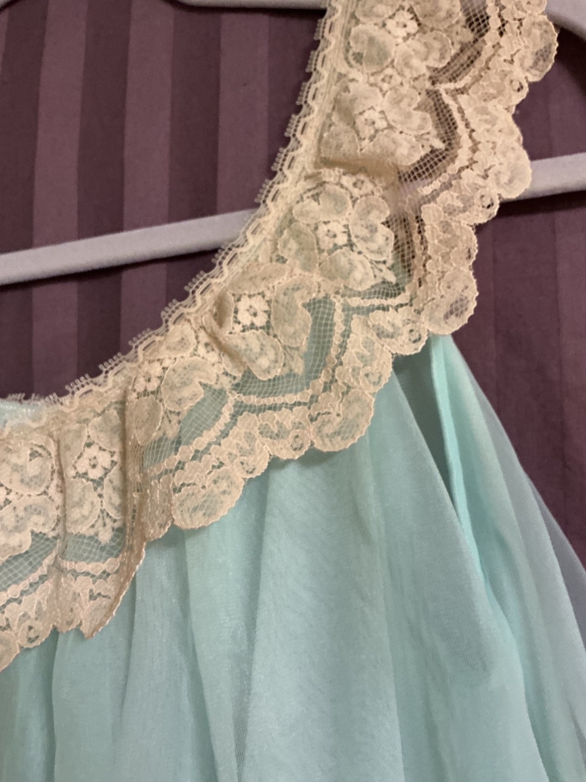 VINTAGE 2 LAYER NYLON SEMI SHHEER NEGLIGEE LACE TRIM SZ. L PALE TEAL