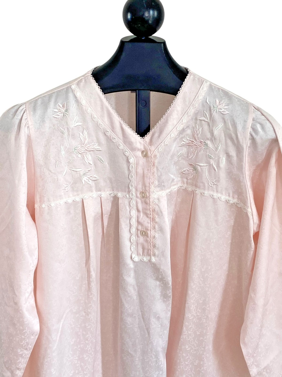Vtg Womens Pink Embroidered Satin Nightgown Lace Yoke Pleated Long Sleeve Gown