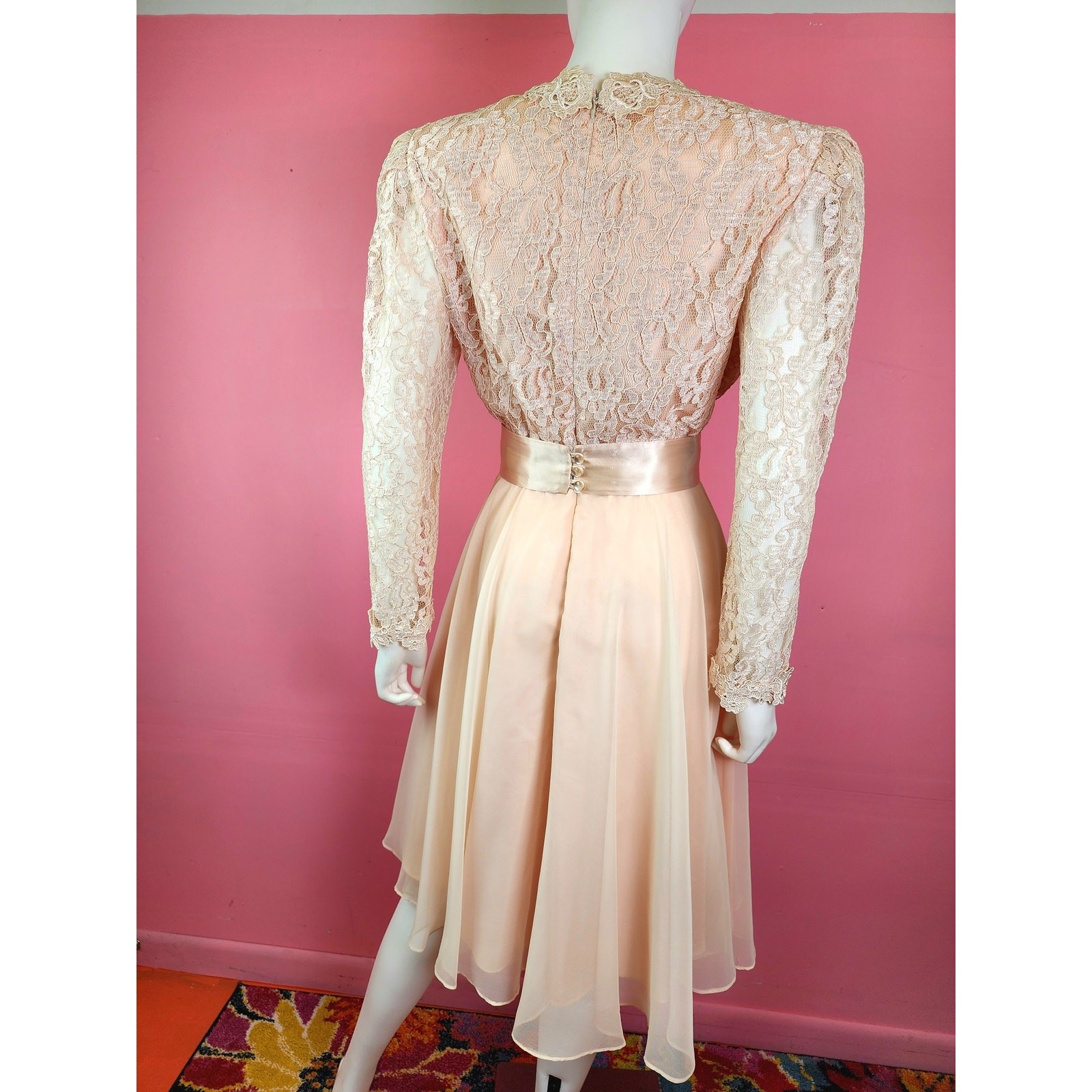Medium to Large Vintage 1980&rsquo;s Light Peachy Pink Lace and Chiffon Belted Dress