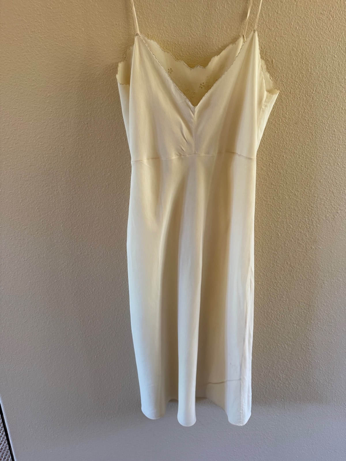 VTG 1940&rsquo;s Italian 100% Silk Handmade Ivory Slip or Nightgown