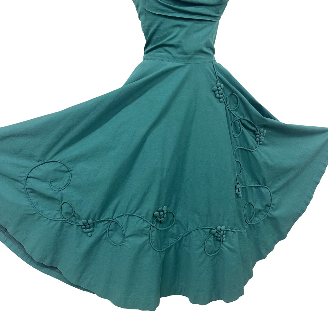 Vintage 1950s Noveltly Green Grape Button Fit n Flare Dress