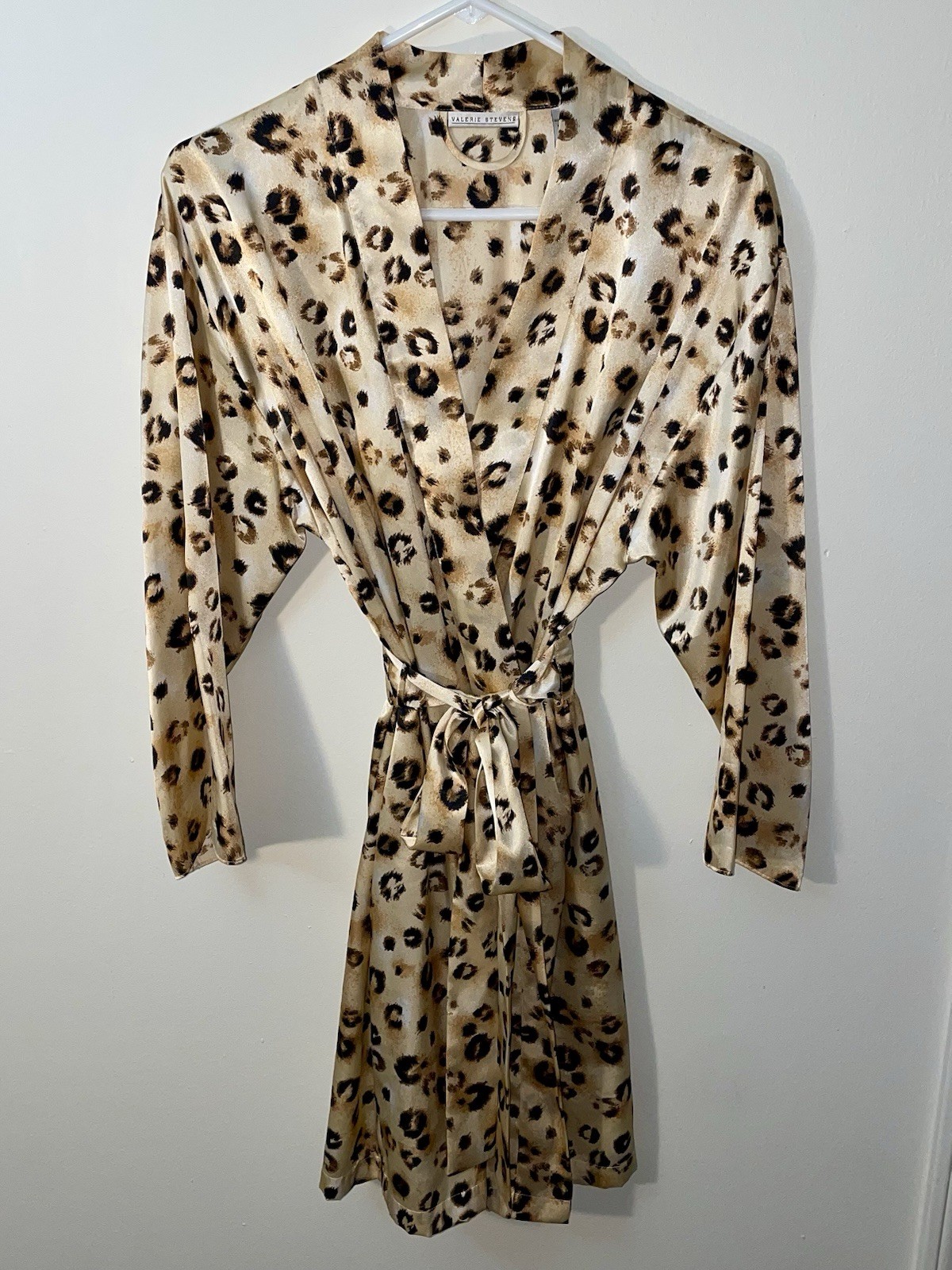 VTG 90s/Y2K Valerie Stevens Satin Leopard Print Kimono Style Belted Midi Robe, S