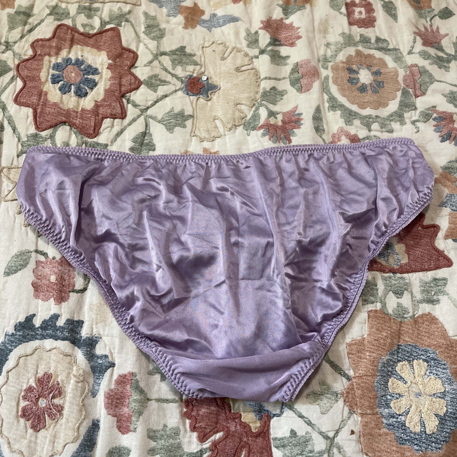 Maidenform Sweet Nothings Classic Satin & Lace Bikini Panties Large NWT Lilac