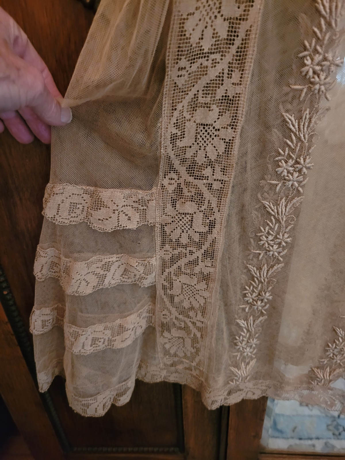 ANTIQUE 1920&rsquo;S BEIGE EMBROIDERED NET LACE DRESS 38 INCH BUST