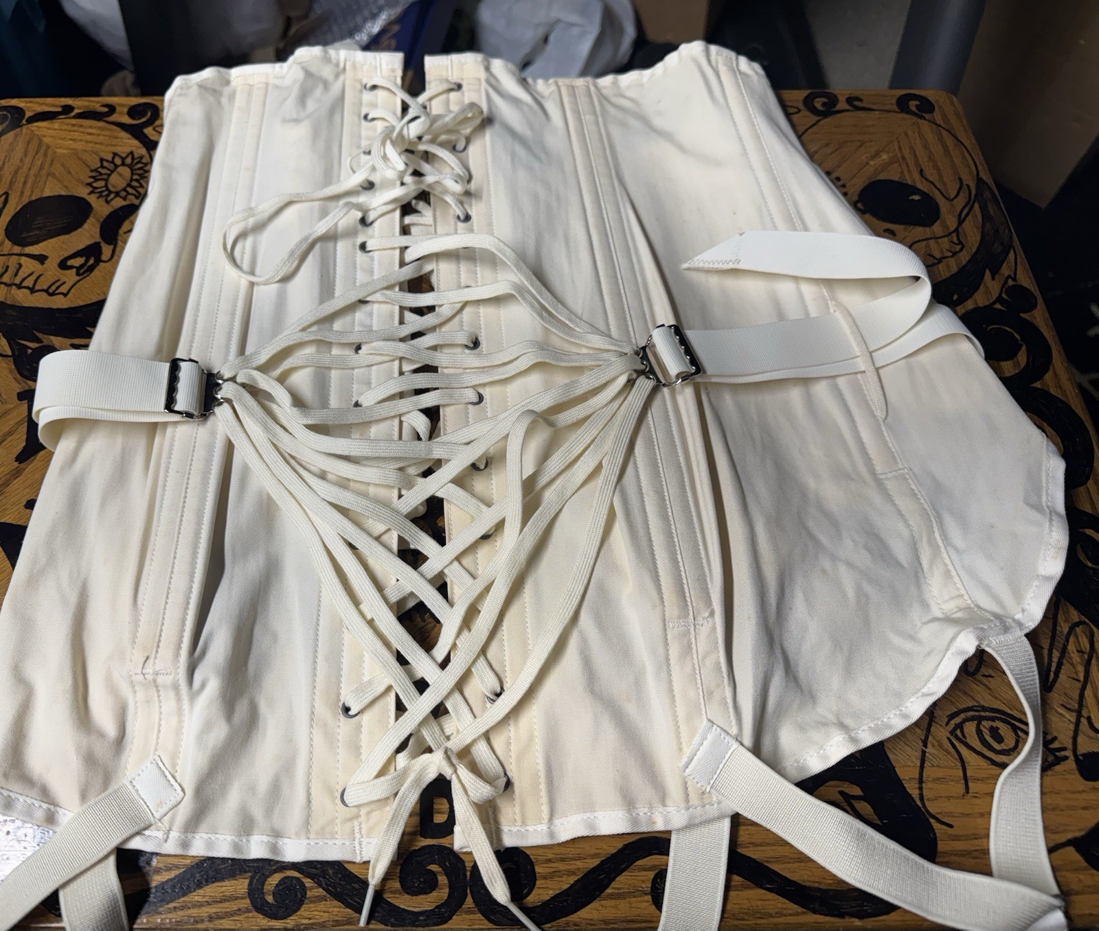 VINTAGE CAMP OPEN END GIRDLE! SIZE 31. WHITE.