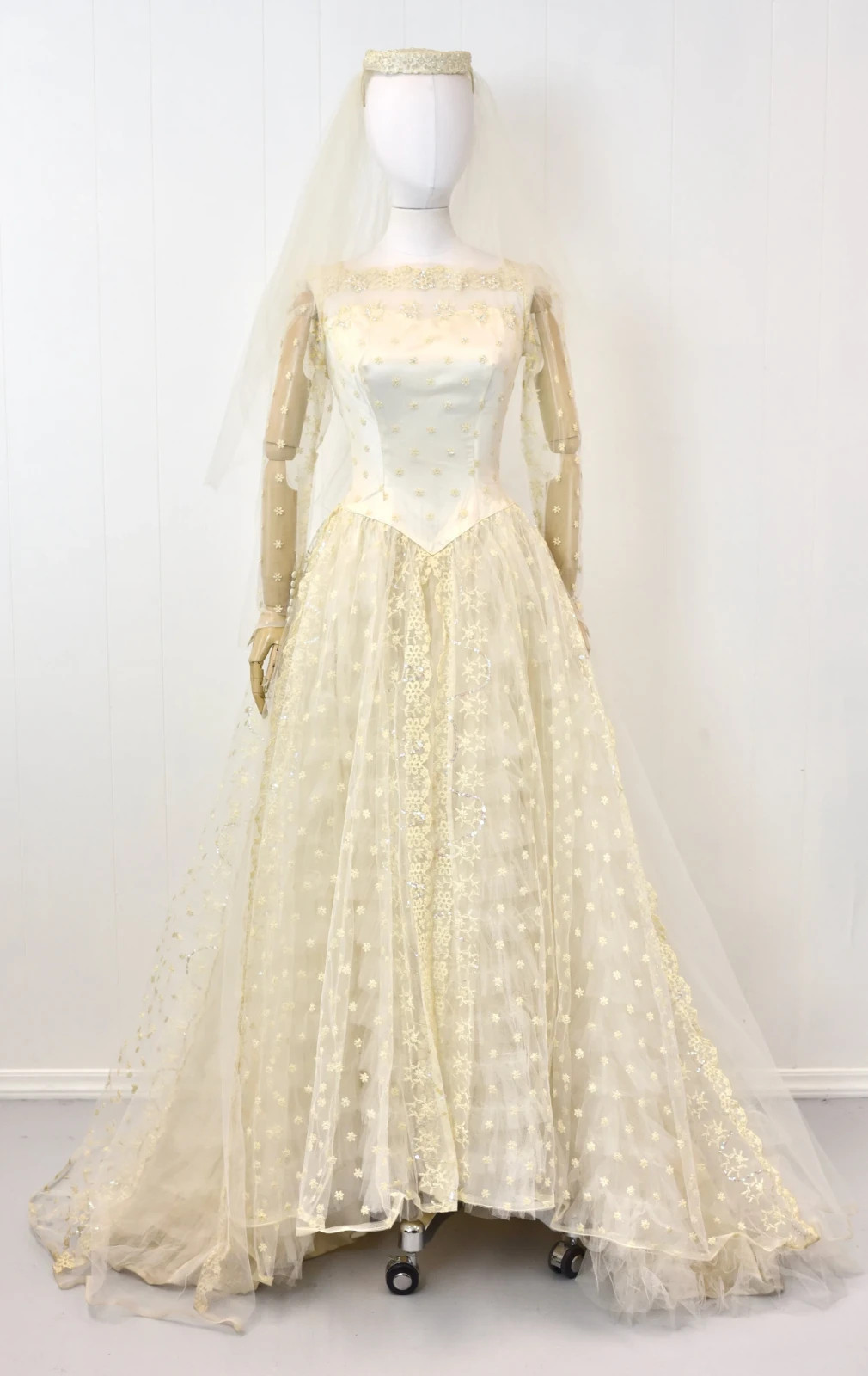 Vintage 1950s Tulle Sequin Floral Lace Wedding Dress Gown in Original Macy&rsquo;s Box