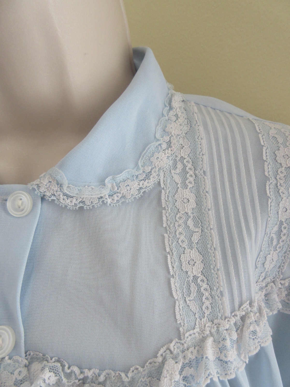 1960&rsquo;s BED JACKET PHILMAID BLUE nylon LACE RUFFLE size LARGE 40/42 USA
