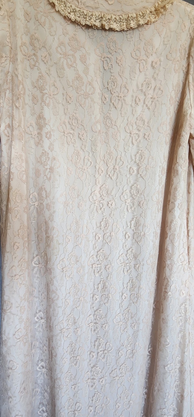 Vintage 1950s BY ODETTE BARSA for Lord & Taylor Dressing Gown Lace Fully Lined
