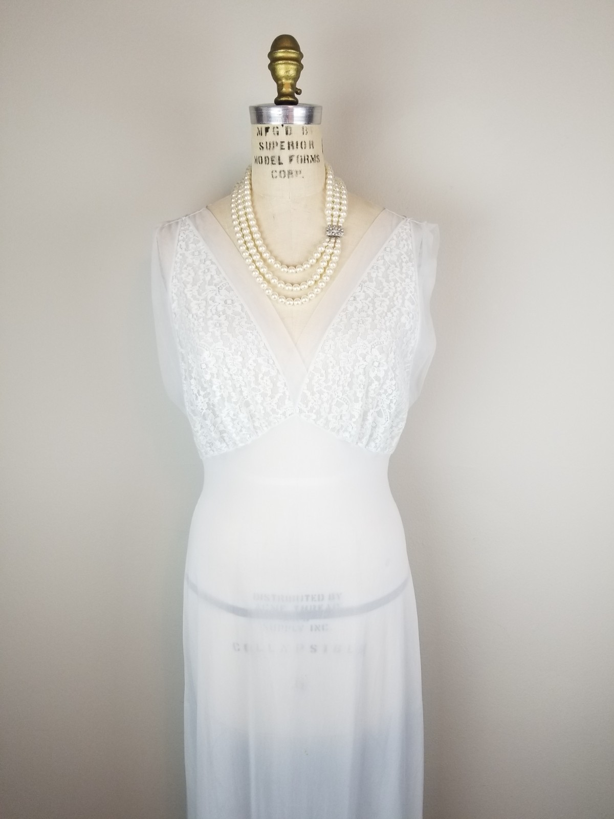 Vintage 1950&rsquo;s Glamorous Powder Blue « Myth » Nightgown Van Raalte Bust Size 34~36