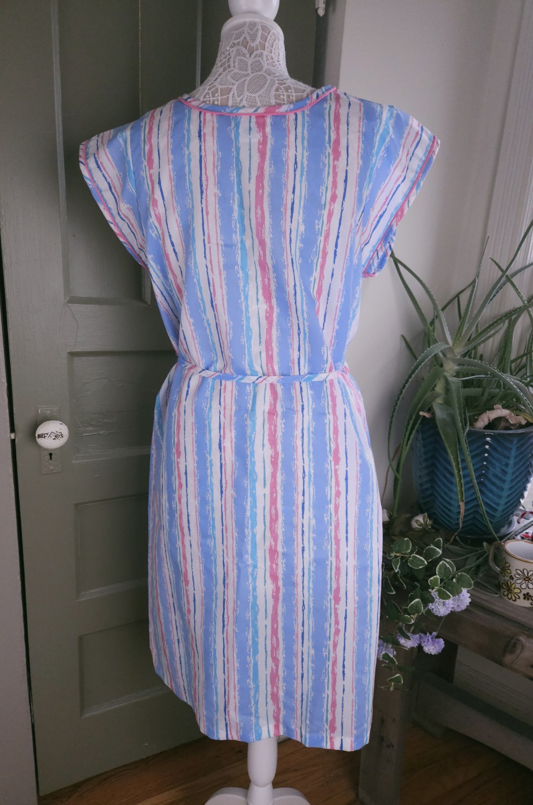 Smart Time Vintage Poly Cotton Embroidered Tulip Spring House Dress Medium