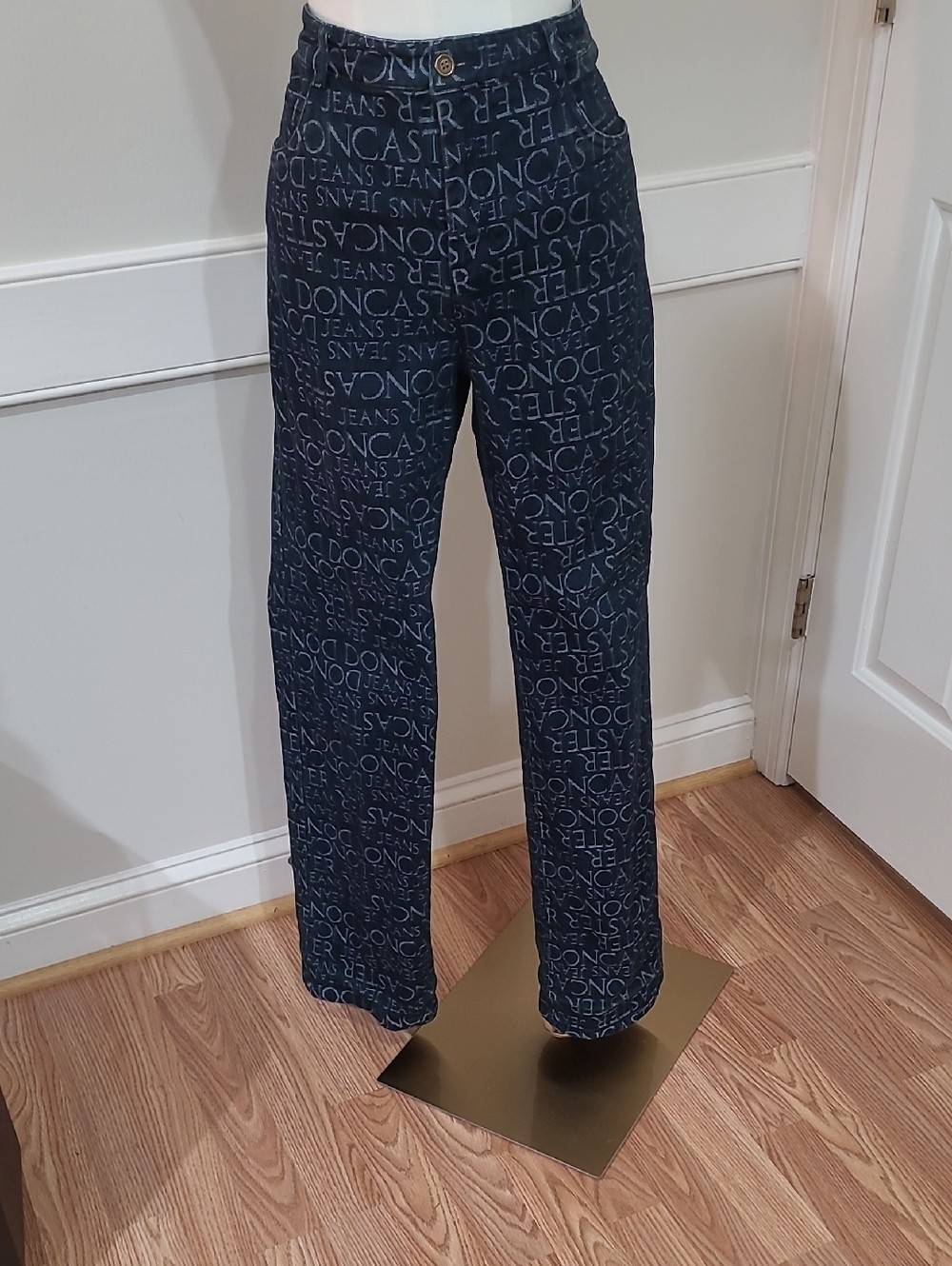 Doncaster Vintage High-Waisted Straight Leg Navy & White Denim Jeans – Size 10