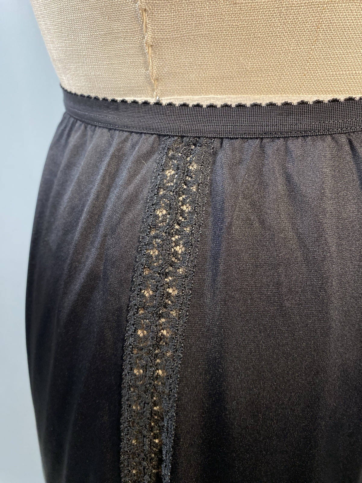 Vintage half Slip SIZE MEDIUM TALL black nylon SHADOWLINE long length 26&Prime; slits