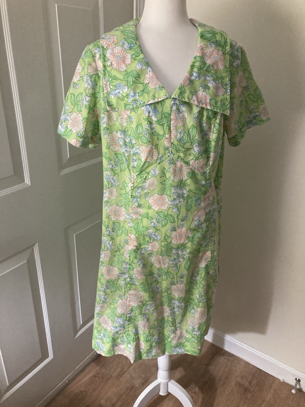 Vintage Handmade 1960’s Plus/volup Size Shift Dress, Dagger Collar