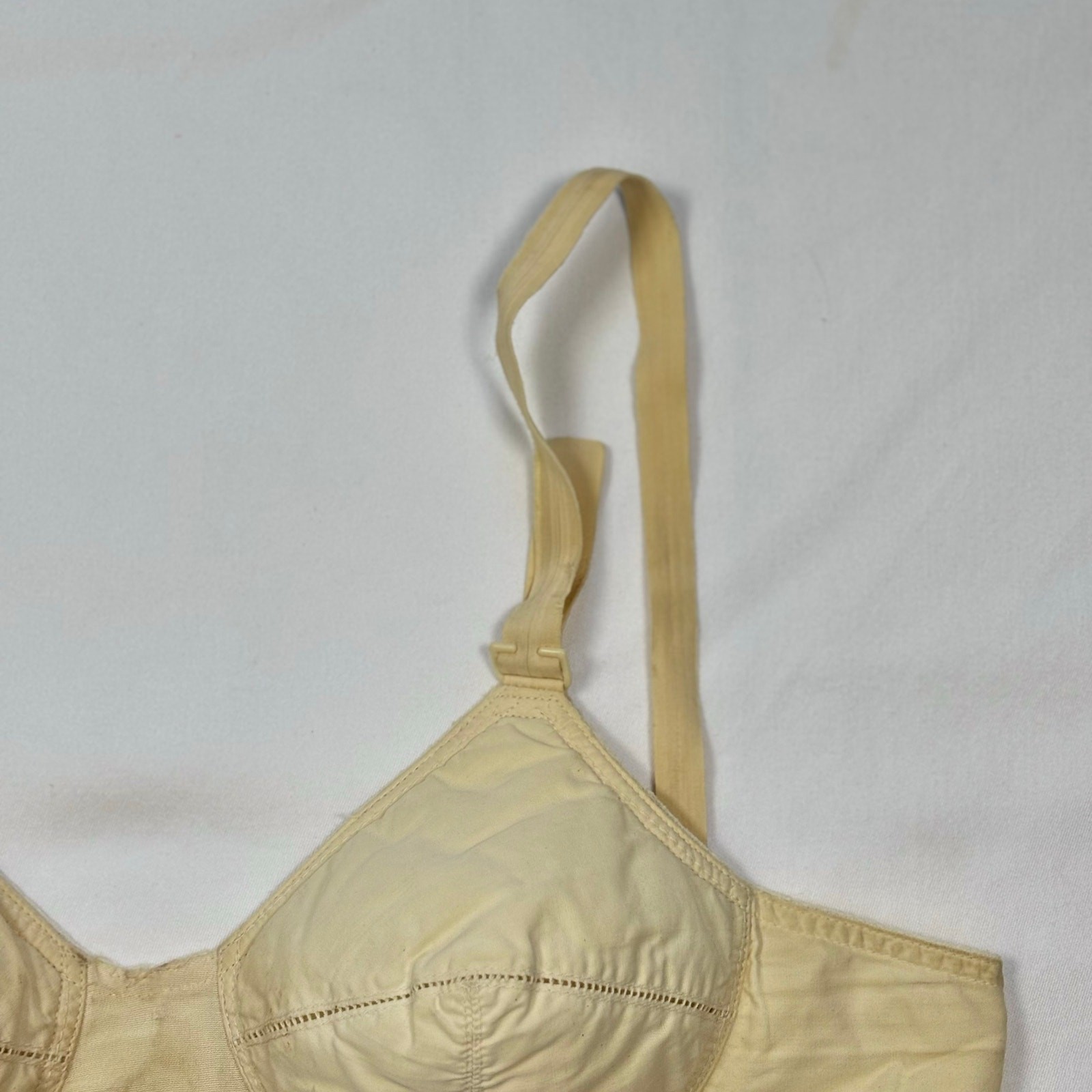 Vintage 1940s Cotton Bullet Bra Wireless Pointed Cup Cream WW2 Brassiere As Is