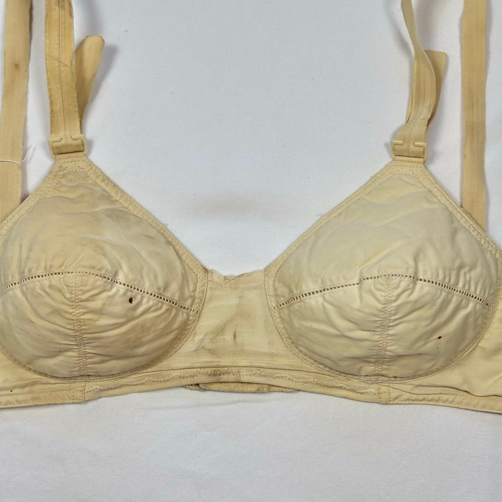 Vintage 1940s Cotton Bullet Bra Wireless Pointed Cup Cream WW2 Brassiere As Is