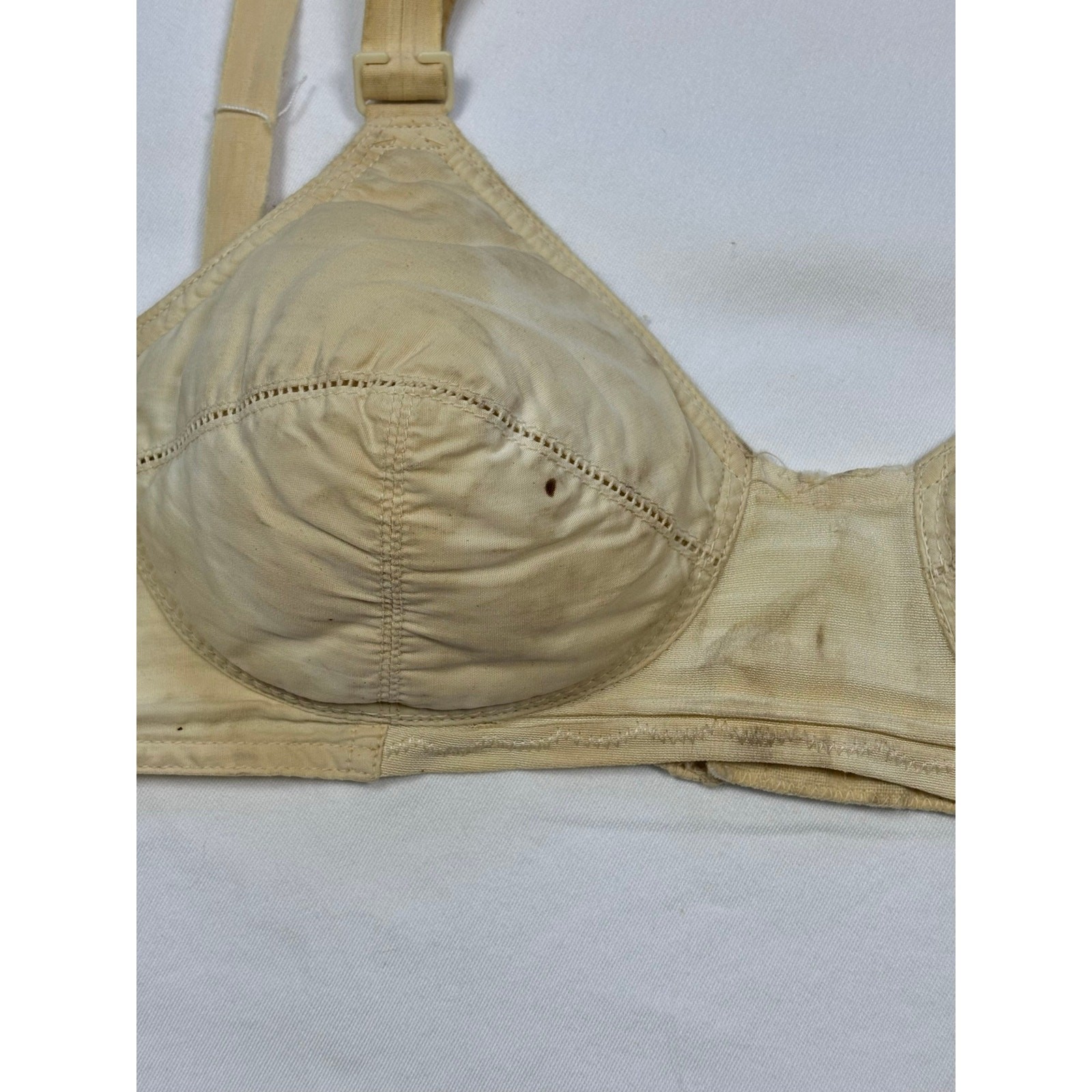 Vintage 1940s Cotton Bullet Bra Wireless Pointed Cup Cream WW2 Brassiere As Is