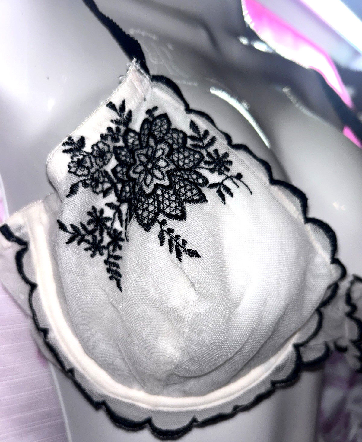 Vtg Maidenform Lace Underwire Bra Size 38B Ivory