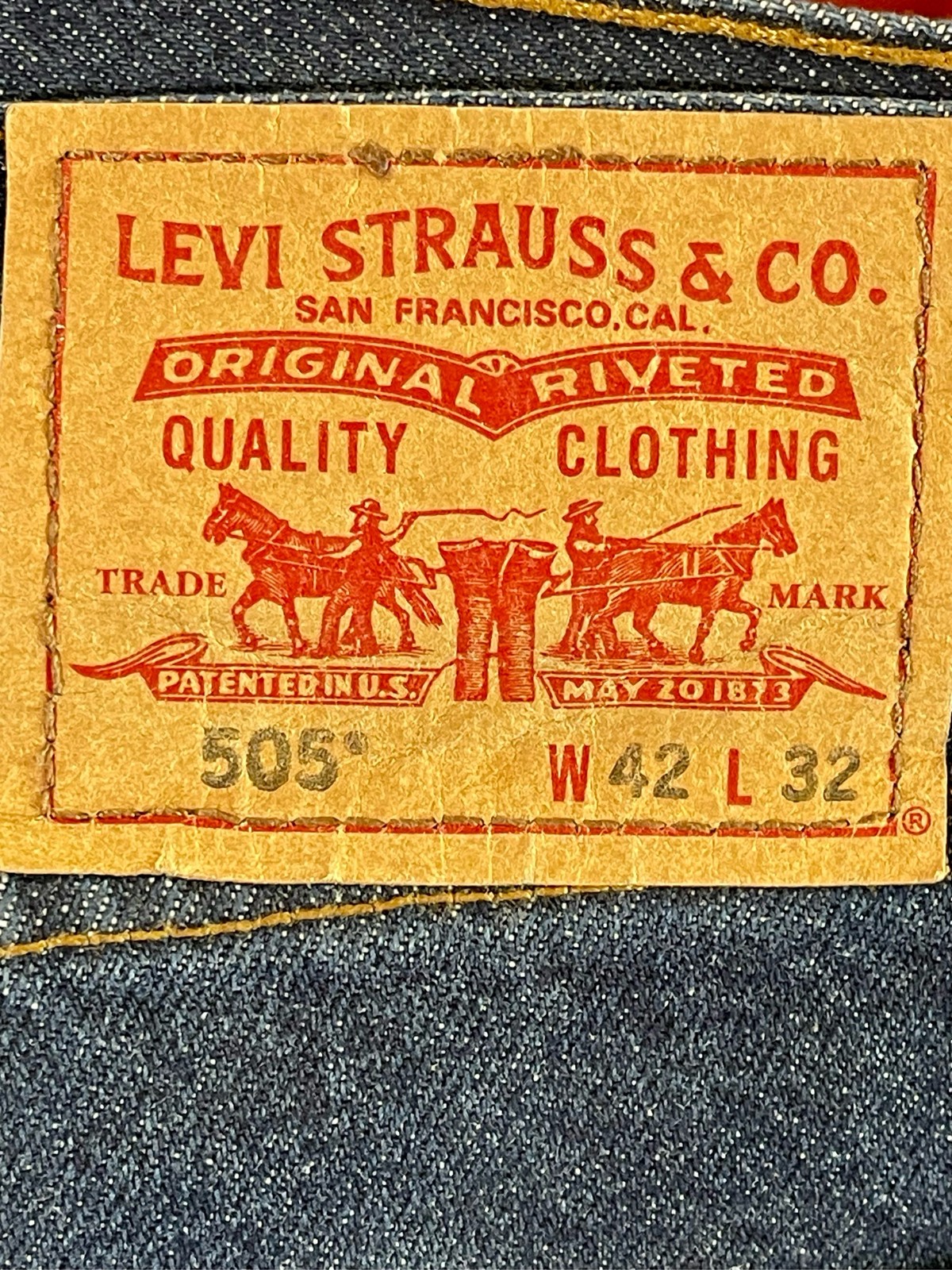 Levi&rsquo;s 505 Men&rsquo;s 42×32 Regular Straight Fit Dark Wash Blue Denim Jeans (#M)