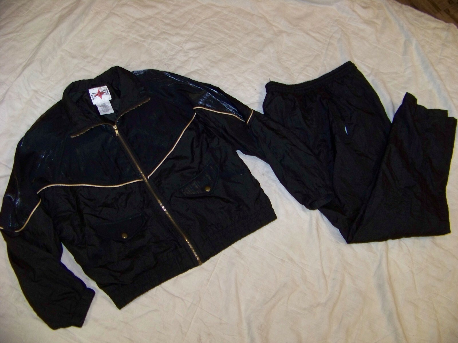 Women&rsquo;s Vintage Active Frontier Athletic Track Suit – Large Petite