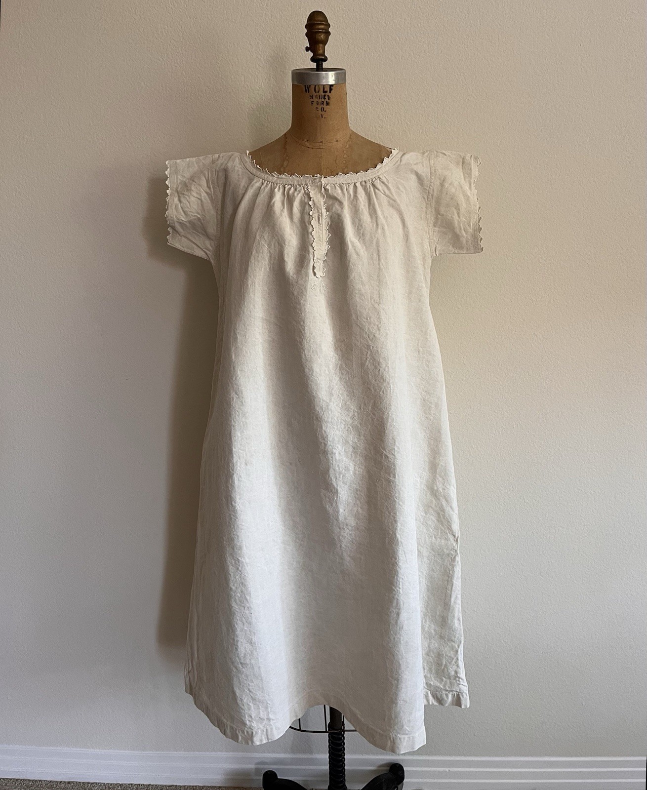 Antique French Linen Nightgown / Chemise / Victorian / Edwardian Smock