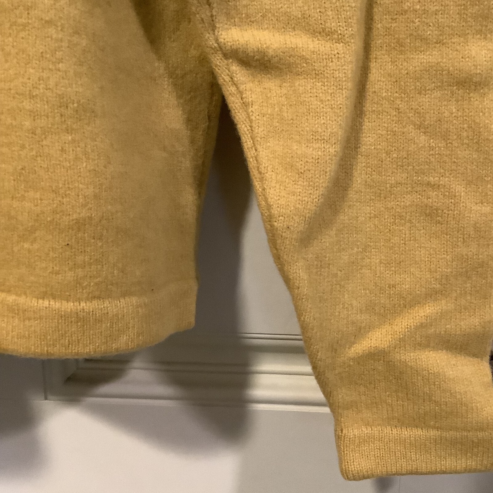 Gap 100% lambswool mustard pullover boxy sweater Universal Studios preppy S Y2K