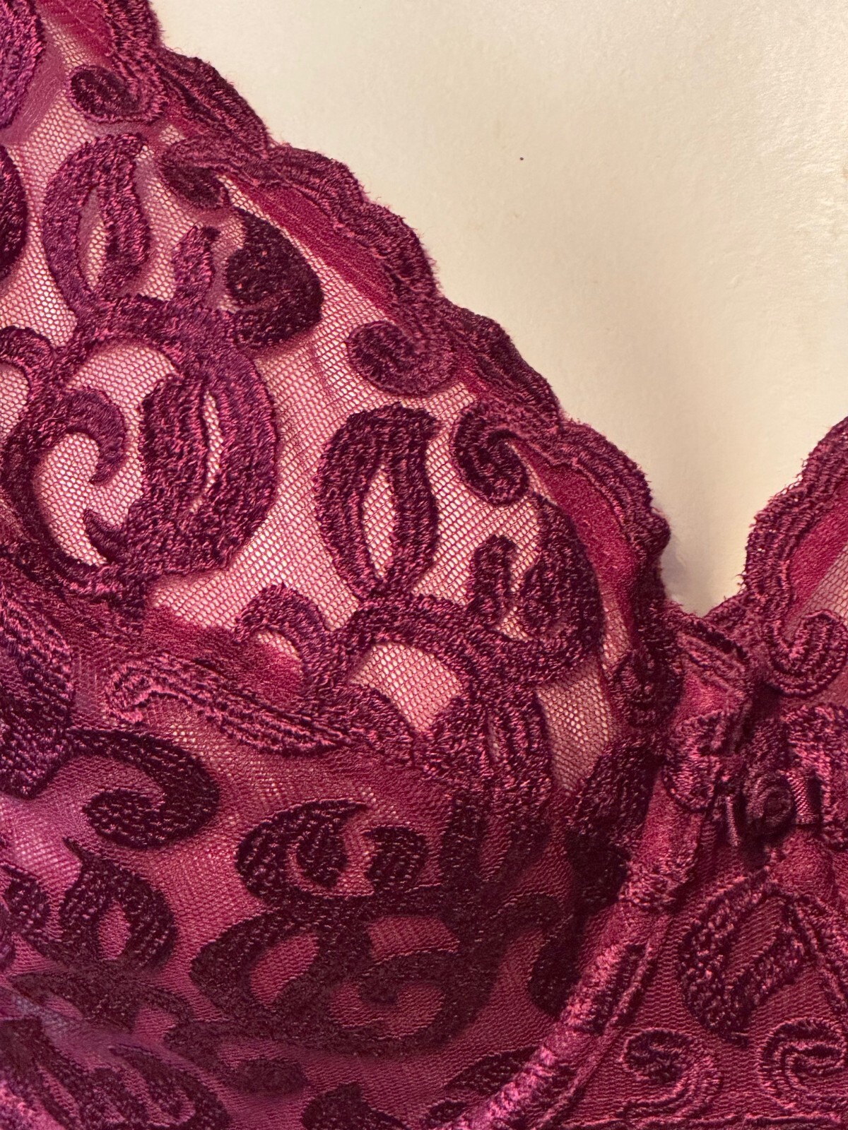 VINTAGE WACOAL 85199 ~ CABERNET ~ ARABESQUE SEMI-SHEER UNDERWIRE BRA ~ 38DD